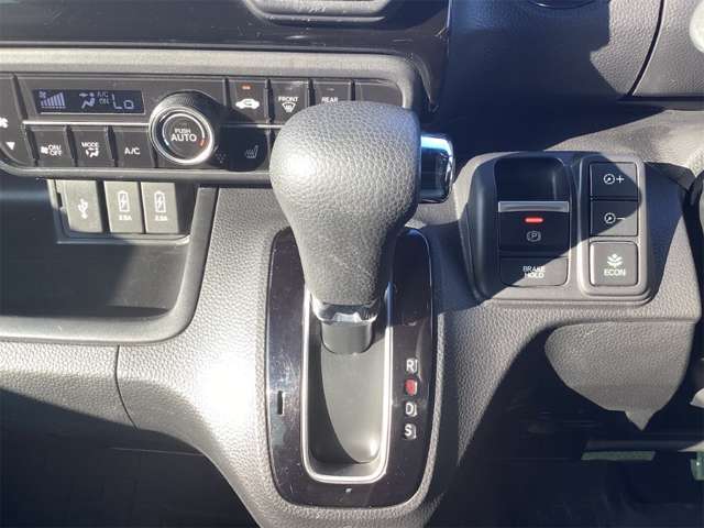 ホンダ Ｎ　ＢＯＸ カスタム ６６０ Ｌ R4年 (近畿) 99