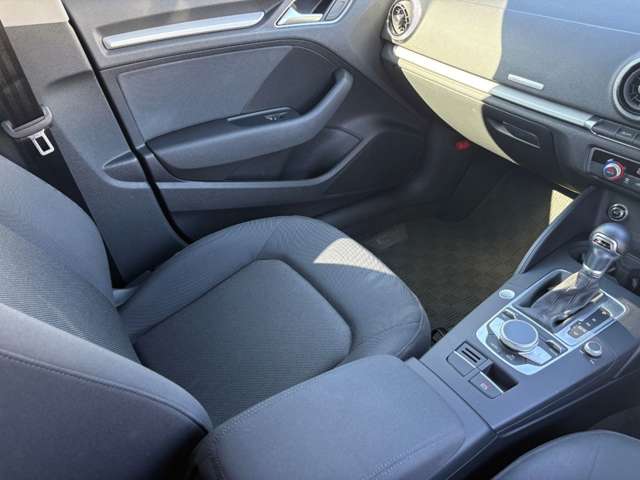 アウディ Ａ３　スポーツバック ３０　ＴＦＳＩ R2年 (近畿) 99