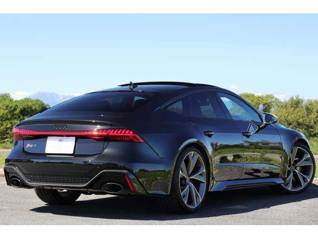 アウディ ＲＳ７　スポーツバック エアサスペンション装着車 ４ＷＤ R3年 (東海) 99