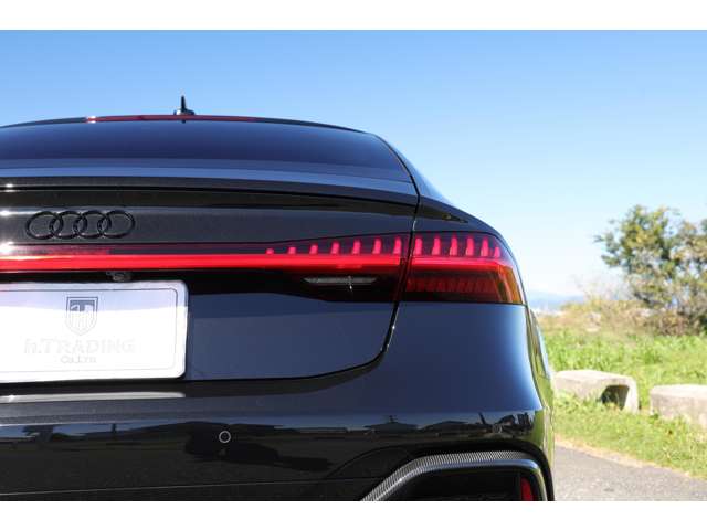 アウディ ＲＳ７　スポーツバック エアサスペンション装着車 ４ＷＤ R3年 (東海) 99