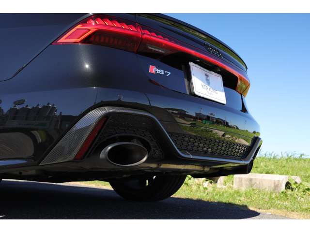 アウディ ＲＳ７　スポーツバック エアサスペンション装着車 ４ＷＤ R3年 (東海) 99