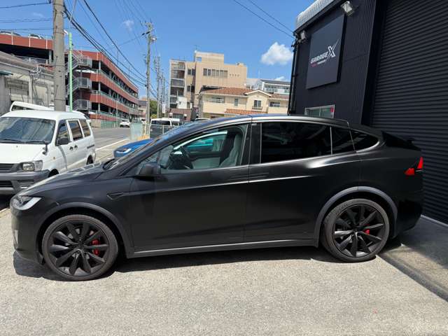 テスラ モデルＸ ＲＡＶＥＮ パフォーマンス ＡＷＤ 白内装 ６人乗リ R1年 (東海) 99