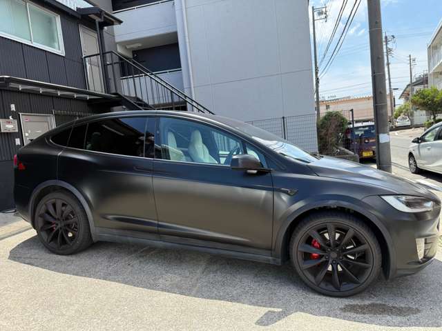 テスラ モデルＸ ＲＡＶＥＮ パフォーマンス ＡＷＤ 白内装 ６人乗リ R1年 (東海) 99