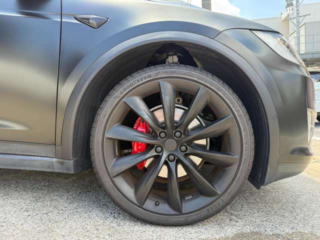 テスラ モデルＸ ＲＡＶＥＮ パフォーマンス ＡＷＤ 白内装 ６人乗リ R1年 (東海) 99