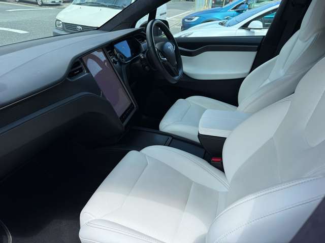 テスラ モデルＸ ＲＡＶＥＮ パフォーマンス ＡＷＤ 白内装 ６人乗リ R1年 (東海) 99
