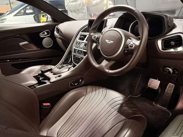 アストンマーティン ＤＢ１１ Ｖ８ R1年 (関東) 99
