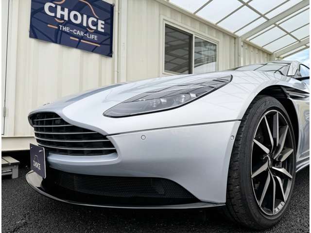 アストンマーティン ＤＢ１１ Ｖ８ R1年 (関東) 99
