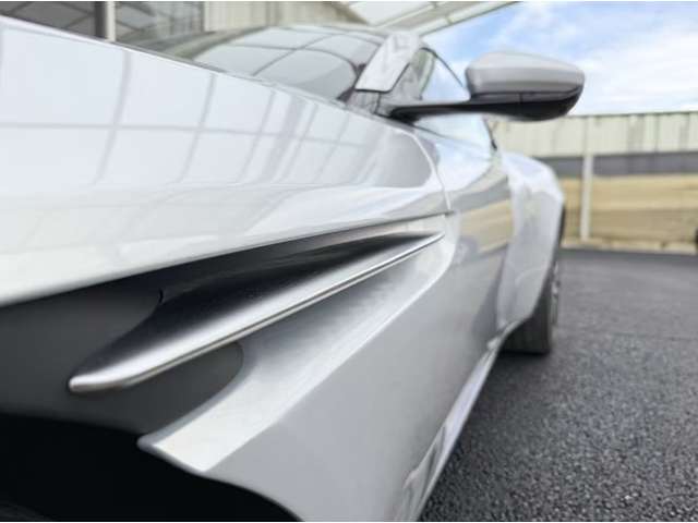 アストンマーティン ＤＢ１１ Ｖ８ R1年 (関東) 99