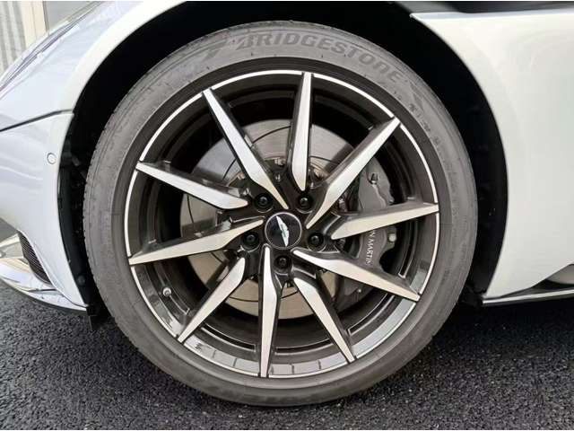アストンマーティン ＤＢ１１ Ｖ８ R1年 (関東) 99