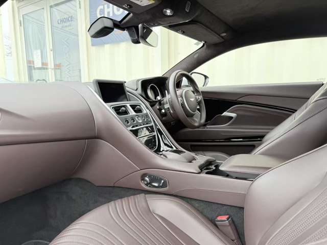 アストンマーティン ＤＢ１１ Ｖ８ R1年 (関東) 99
