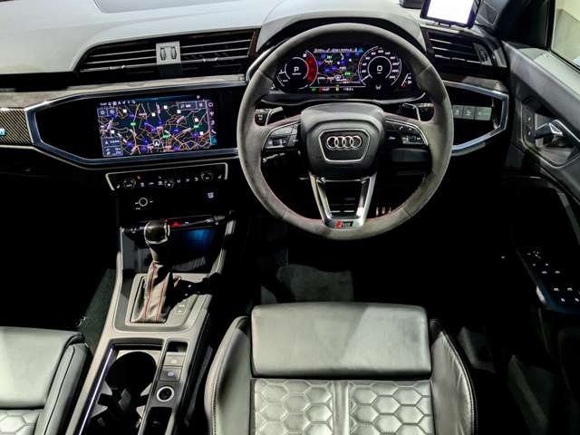 アウディ ＲＳ　Ｑ３ ２．５ ４ＷＤ R3年 () 99