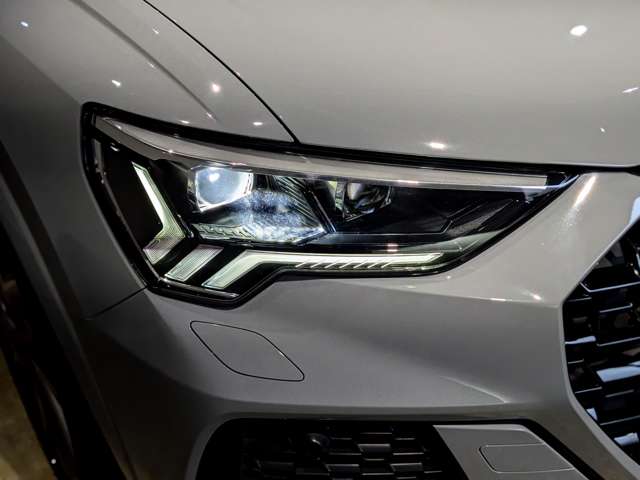 アウディ ＲＳ　Ｑ３ ２．５ ４ＷＤ R3年 () 99