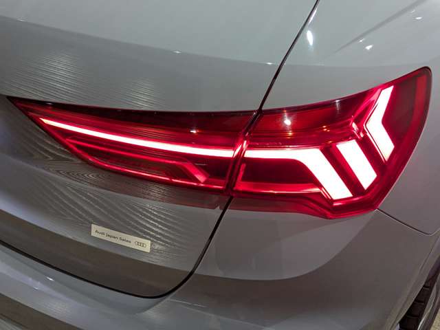 アウディ ＲＳ　Ｑ３ ２．５ ４ＷＤ R3年 () 99
