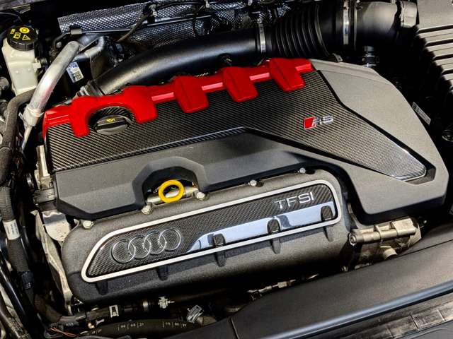 アウディ ＲＳ　Ｑ３ ２．５ ４ＷＤ R3年 () 99
