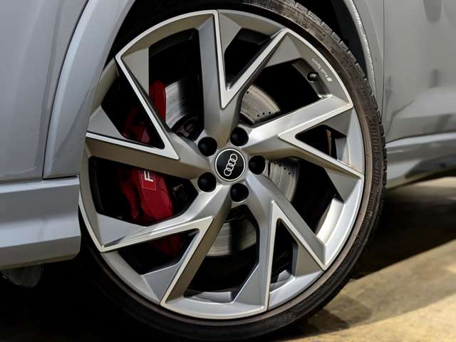 アウディ ＲＳ　Ｑ３ ２．５ ４ＷＤ R3年 () 99