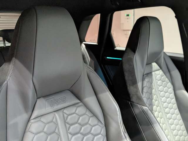 アウディ ＲＳ　Ｑ３ ２．５ ４ＷＤ R3年 () 99