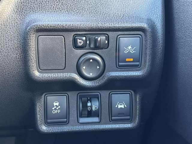 日産 ノート １．２ Ｘ ＦＯＵＲ ４ＷＤ H27年 (北海道) 99