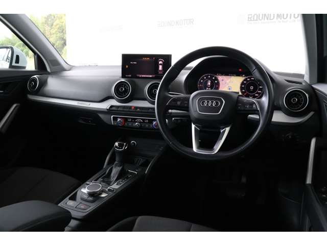 アウディ Ｑ２ ３５ ＴＦＳＩ アドバンスト R3年 (近畿) 99