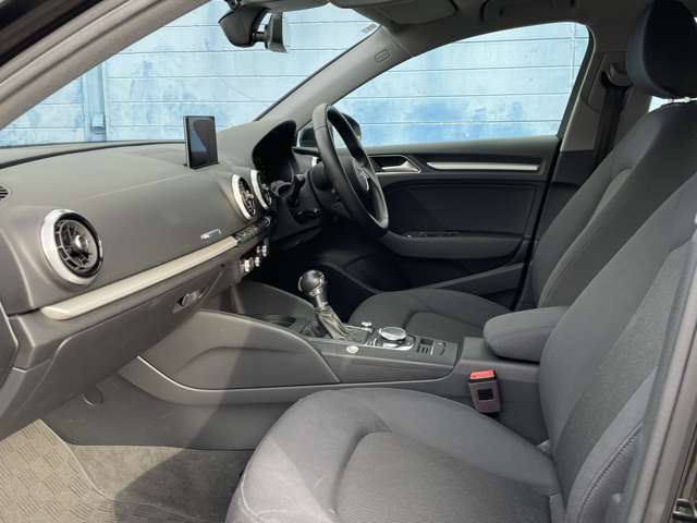 アウディ Ａ３　セダン ３０　ＴＦＳＩ R2年 (関東) 99
