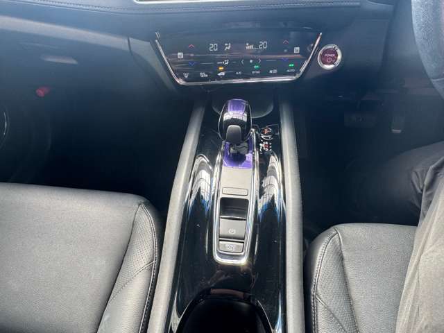 ホンダ ヴェゼル １．５ ハイブリッド Ｚ H27年 (近畿) 99