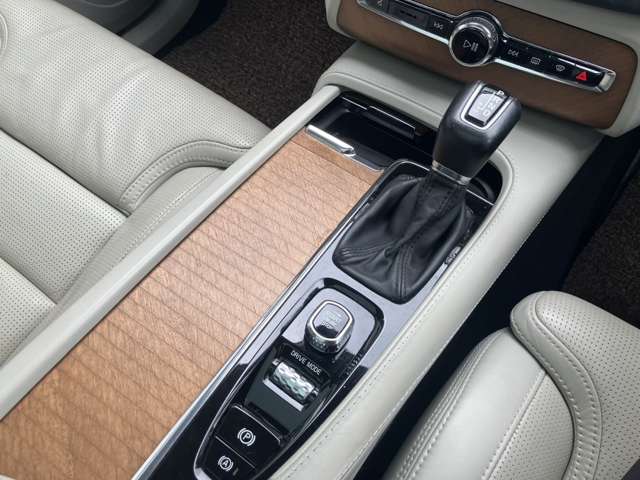 ボルボ ＸＣ９０ Ｔ６ ＡＷＤ インスクリプション ４ＷＤ H29年 () 99