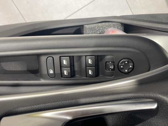 ジープ アベンジャー ４ＸＥ ハイブリッド アップランド ４ＷＤ R8年 () 99