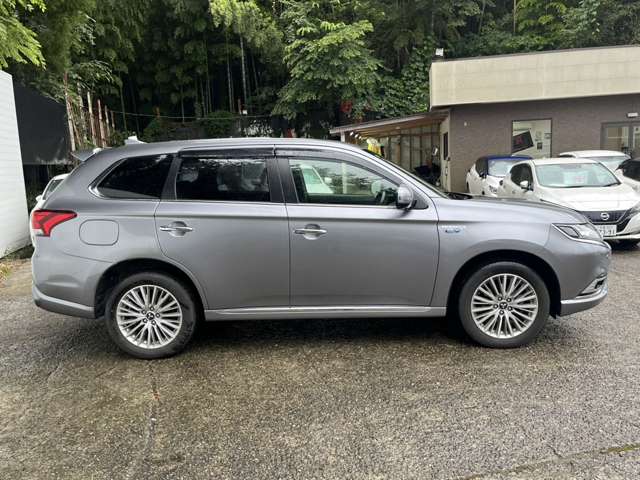三菱 アウトランダーＰＨＥＶ ２．４ Ｇ プレミアムパッケージ ４ＷＤ H30年 (関東) 99
