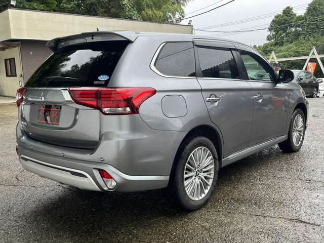 三菱 アウトランダーＰＨＥＶ ２．４ Ｇ プレミアムパッケージ ４ＷＤ H30年 (関東) 99