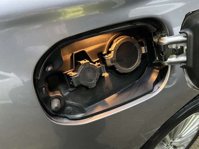 三菱 アウトランダーＰＨＥＶ ２．４ Ｇ プレミアムパッケージ ４ＷＤ H30年 (関東) 99