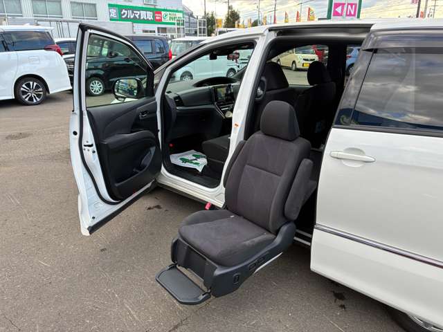 トヨタ エスティマ ２．４ アエラス サイドリフトアップシート装着車 ４ＷＤ R1年 (北海道) 99