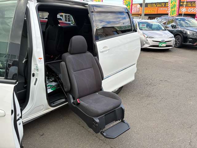 トヨタ エスティマ ２．４ アエラス サイドリフトアップシート装着車 ４ＷＤ R1年 (北海道) 99