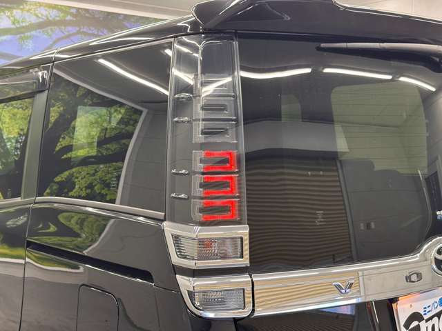 トヨタ ヴォクシー ２．０ ＺＳ 煌ＩＩＩ R8年 () 99