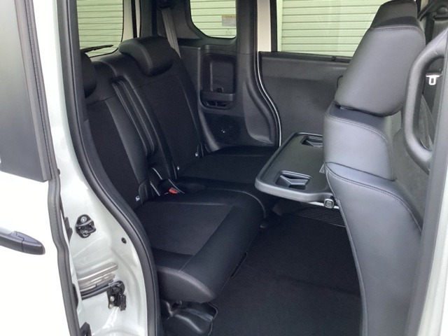 ホンダ Ｎ　ＢＯＸ カスタム ６６０ ターボ ブラック スタイル ４ＷＤ R8年 () 99