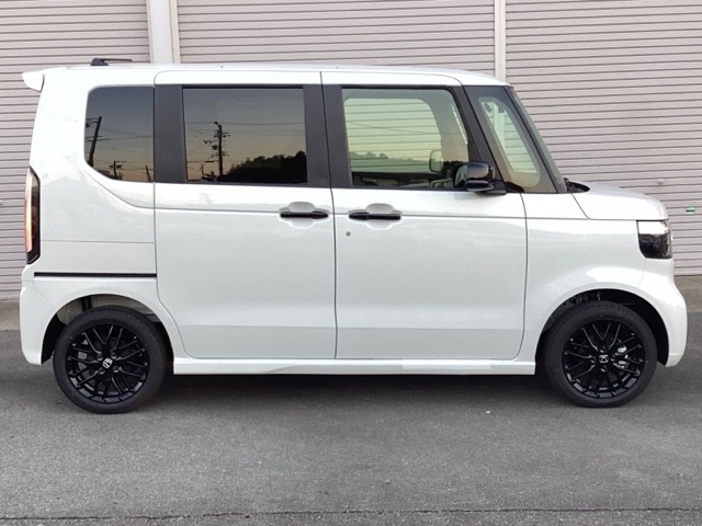 ホンダ Ｎ　ＢＯＸ カスタム ６６０ ターボ ブラック スタイル ４ＷＤ R8年 () 99