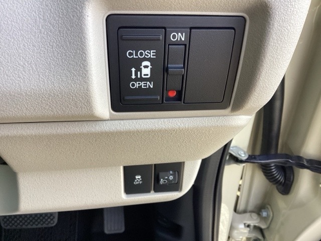 ホンダ Ｎ　ＢＯＸ ファッションスタイル（２トーン） R8年 () 99