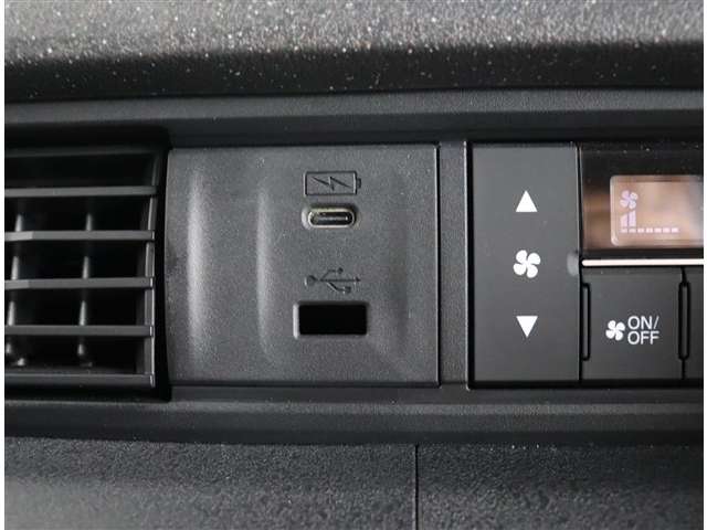 ホンダ Ｎ　ＢＯＸ カスタム ６６０ ターボ R6年 () 99