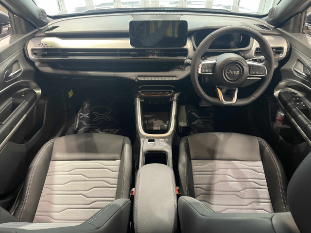 ジープ アベンジャー ４ＸＥ ハイブリッド アップランド ４ＷＤ R8年 (関東) 99