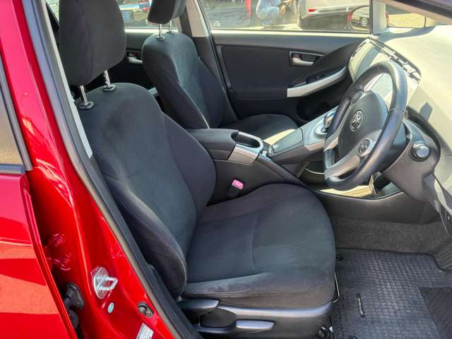 トヨタ プリウス １．８ Ｓ H25年 (東海) 99