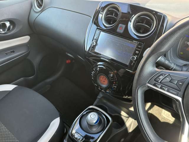 日産 ノート １．２ Ｅ－ＰＯＷＥＲ Ｘ H30年 (関東) 99