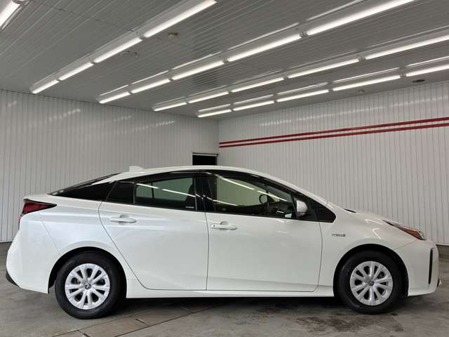 トヨタ プリウス １．８ Ｓ R1年 (東海) 99