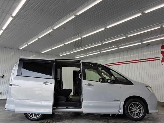 日産 セレナ ２．０ ハイウェイスター Ｓ－ＨＹＢＲＩＤ H24年 (東海) 99