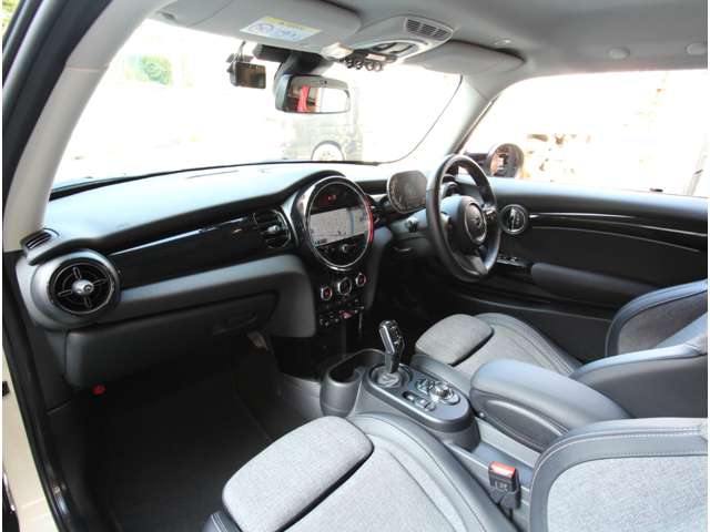 ミニ ミニ クーパーＳ ３ドア ＤＣＴ R3年 (近畿) 99
