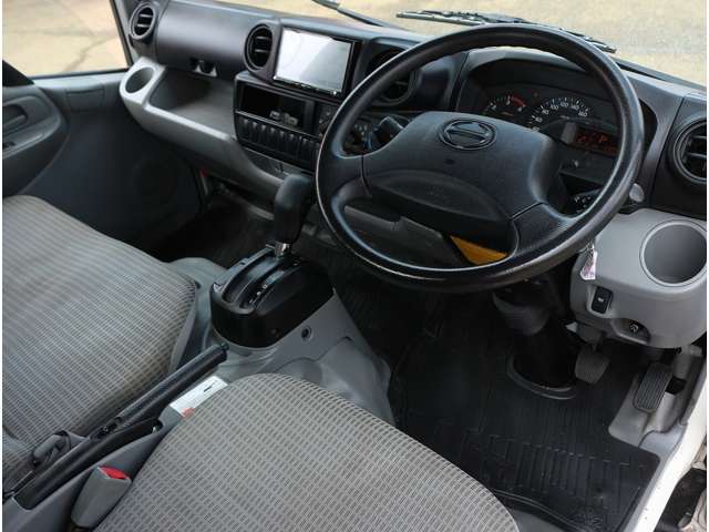日野自動車 デュトロ ４．０ディーゼルターボ 平ボディ H26年 (関東) 99