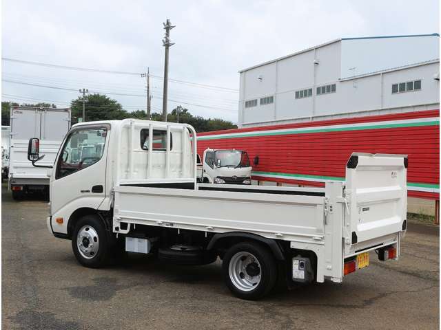 日野自動車 デュトロ ４．０ディーゼルターボ 平ボディ H26年 (関東) 99
