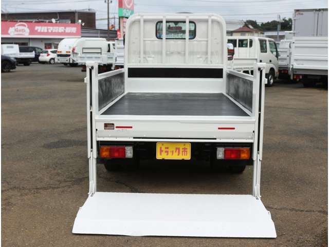 日野自動車 デュトロ ４．０ディーゼルターボ 平ボディ H26年 (関東) 99
