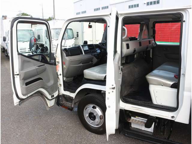 三菱フソウ キャンター ３．０ ダブルキャブ ロング 全低床 ディーゼルターボ H30年 (関東) 99