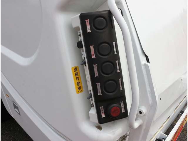 三菱フソウ キャンター ３．０ディーゼルターボ H26年 (関東) 99