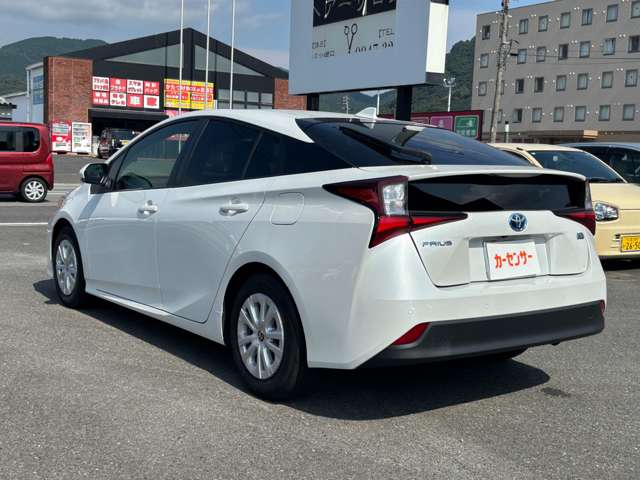 トヨタ プリウス １．８ Ｓ セーフティ プラスＩＩ R4年 (九州・沖縄) 99