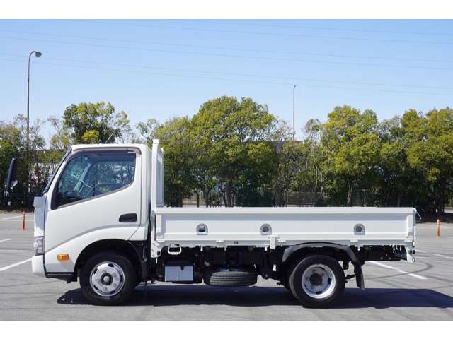 日野自動車 デュトロ ２Ｔ R6年 (近畿) 99
