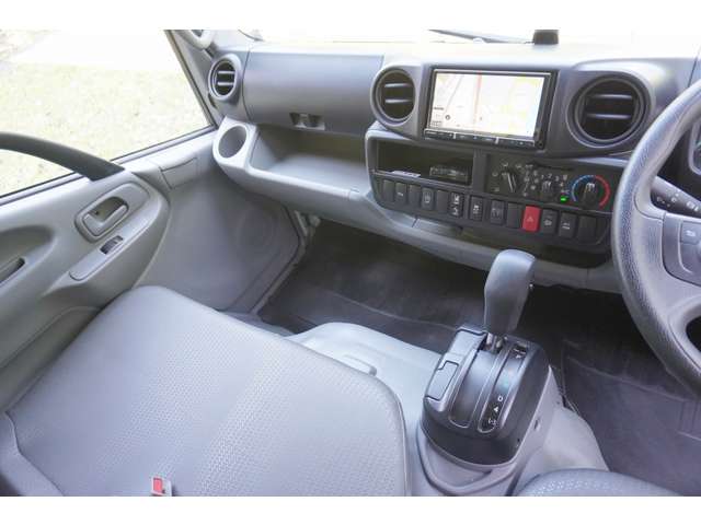 日野自動車 デュトロ ２Ｔ R6年 (近畿) 99